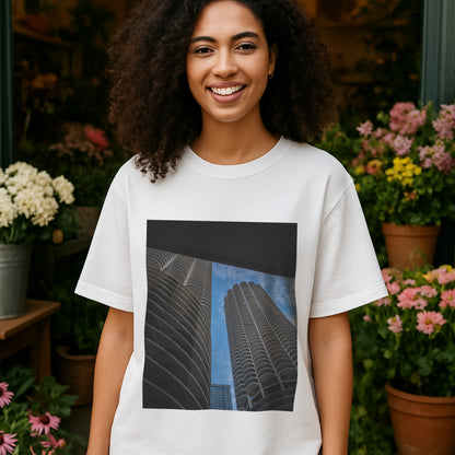 Between two concrete giants - Vintage Tee