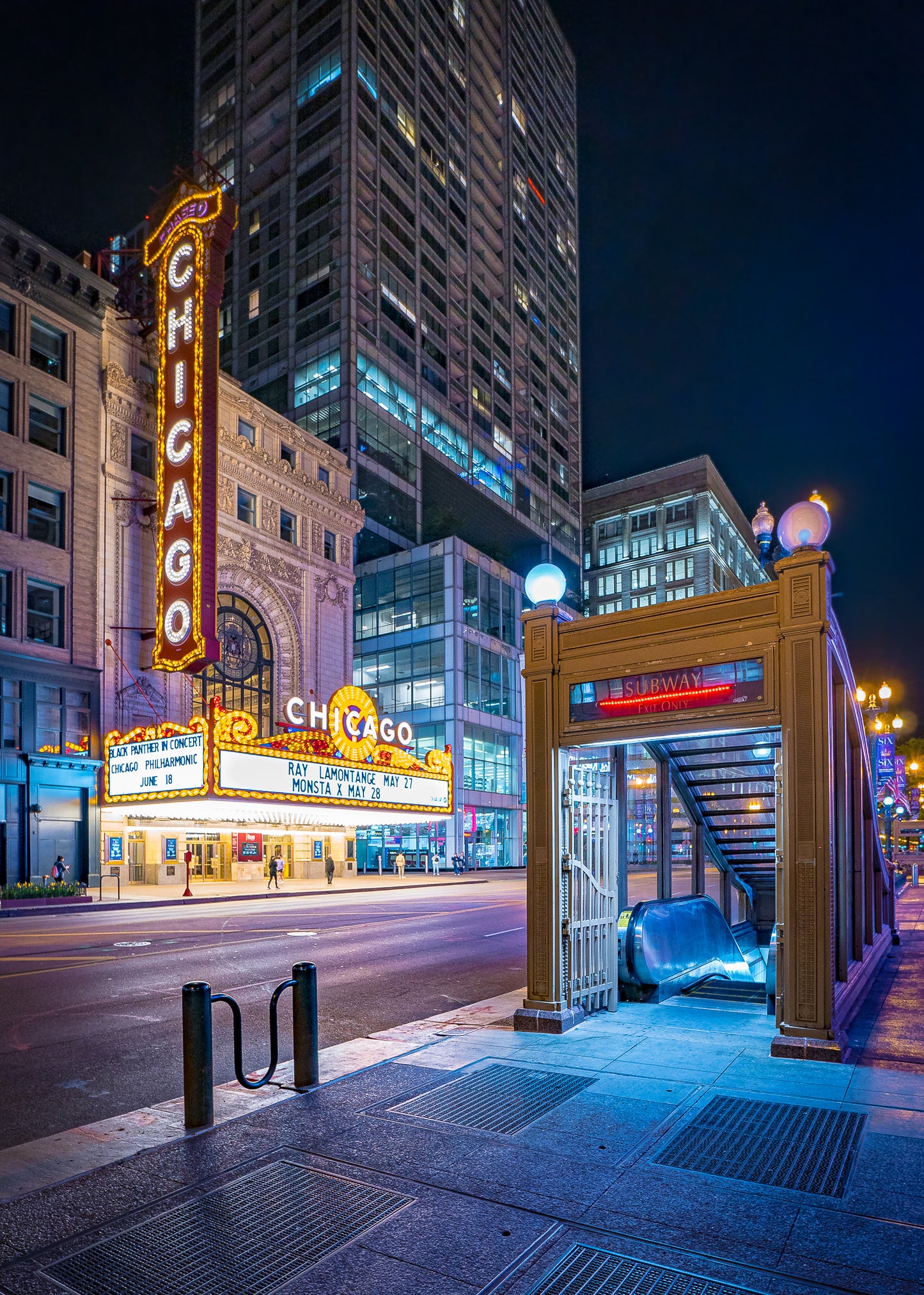 A Neon Vibe – The Chicago Theatre